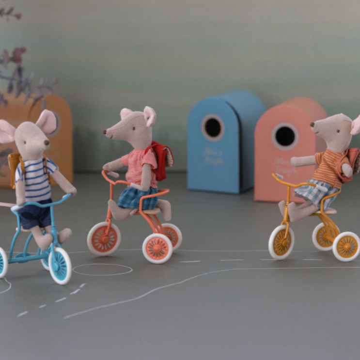 Big Sister with Bag -Tricycle Mouse - old rose