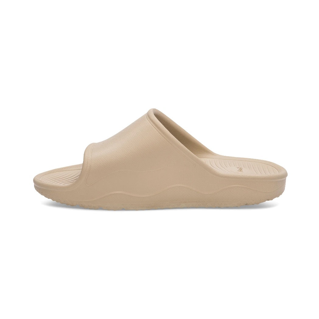 SANUK - BEER FOAMIE SLIDE (WOMENS) | TAN
