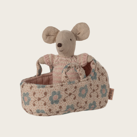 Baby mouse in carry cot - Rose